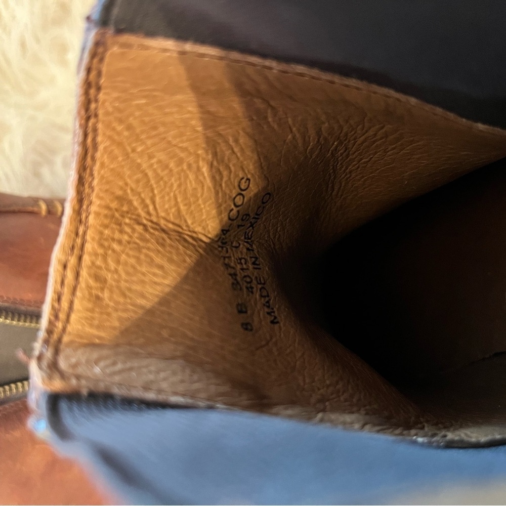 Frye Carly Chelsea Boot in Cognac Size 8 B - Picture 2 of 7